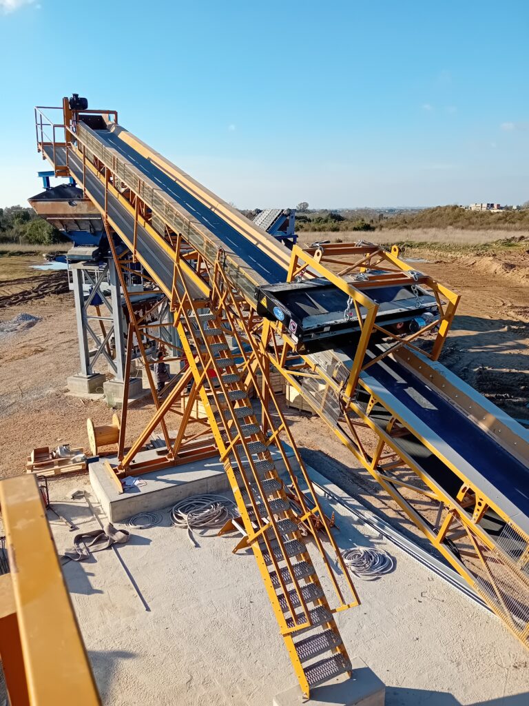 Conveyor belt unloading