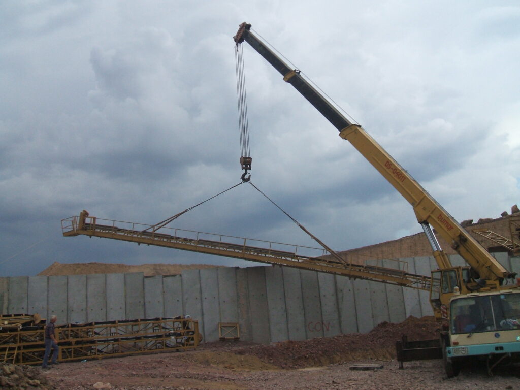 Conveyor belt assembly