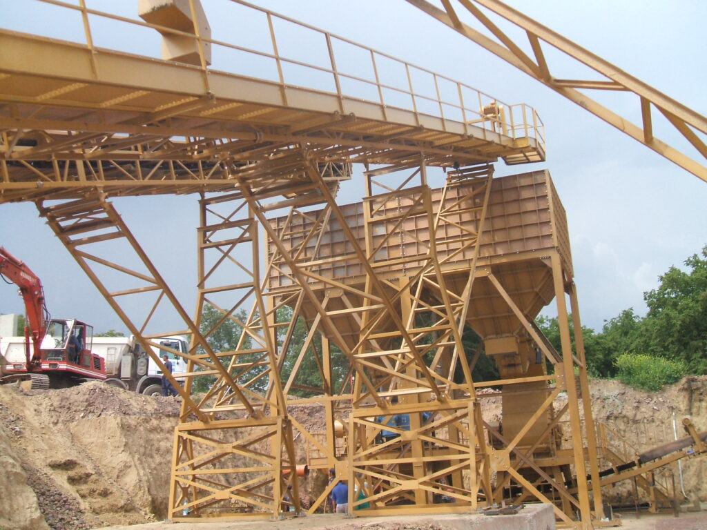 Silos loading for crushing